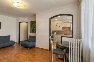 Апартаменты Lux 3-bedroom Most City area Днепр Апартаменты с 3 спальнями-1